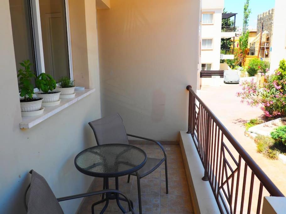 A Stone'S Throw From Everything Paphos Exterior foto