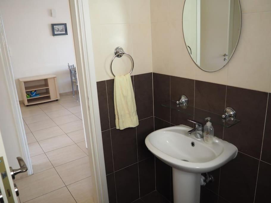 A Stone'S Throw From Everything Paphos Exterior foto